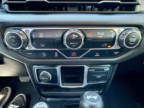 Used 2024 Jeep Wrangler Unlimited Sport AWD/4WD image 24