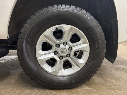 Used 2022 Toyota 4Runner SR5 Premium w/ Moonroof Package AWD/4WD image 34