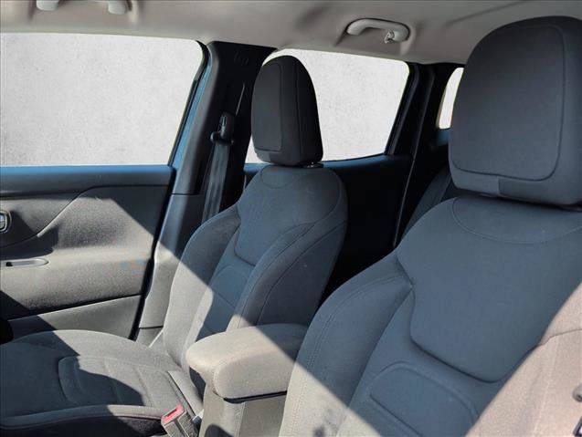 Used 2020 Jeep Renegade Latitude FWD image 11