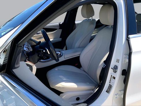 Used 2017 Mercedes-Benz E 300 4MATIC image 7