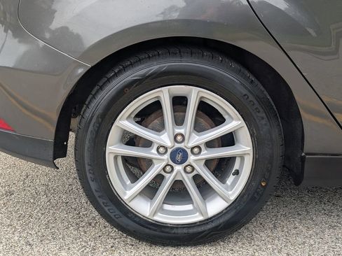 Used 2017 Ford Focus SE w/ Cold Weather Package FWD image 19