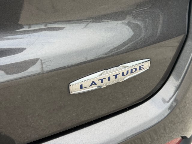 Used 2018 Jeep Compass Latitude w/ Popular Equipment Group FWD image 13