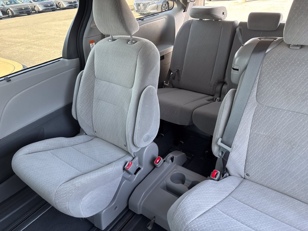Used 2020 Toyota Sienna LE FWD image 38