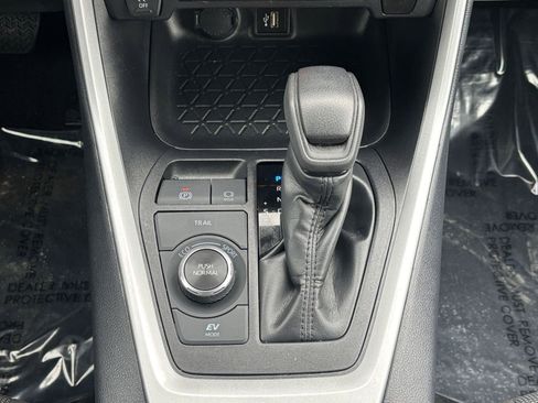 Used 2025 Toyota RAV4 LE image 35