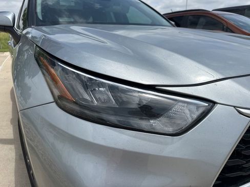 Used 2020 Toyota Highlander XLE FWD image 3