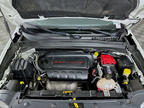 Used 2018 Jeep Renegade Latitude image 30