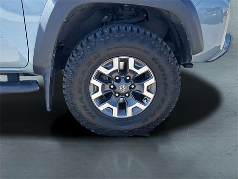 Used 2022 Toyota Tacoma TRD Off-Road image 9