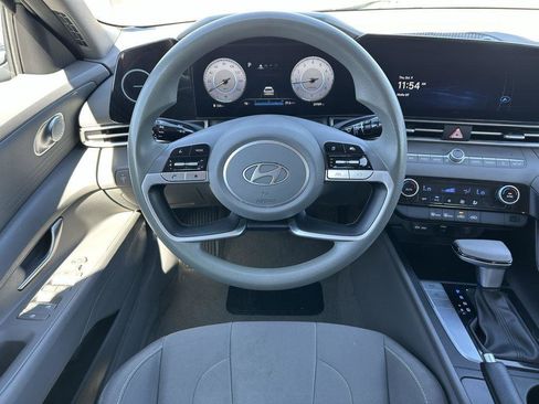 Used 2024 Hyundai Elantra SEL image 12