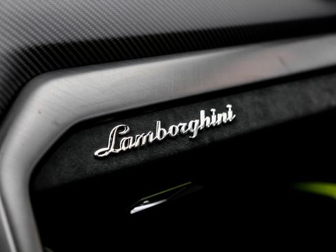Used 2023 Lamborghini Urus Performante AWD/4WD image 39