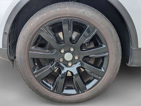 Used 2017 Land Rover Discovery HSE AWD/4WD image 9
