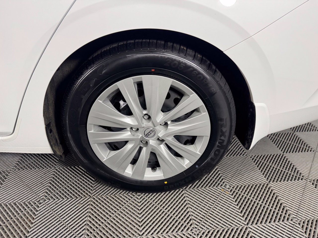 Used 2025 Nissan Sentra S FWD image 35