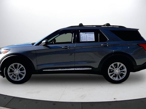 Used 2022 Ford Explorer XLT w/ Equipment Group 202A image 6