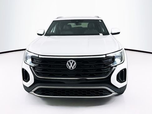 Used 2025 Volkswagen Atlas Cross Sport SE FWD image 2