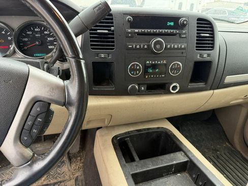 Used 2007 Chevrolet Silverado 1500 LT w/ Towing Package image 9