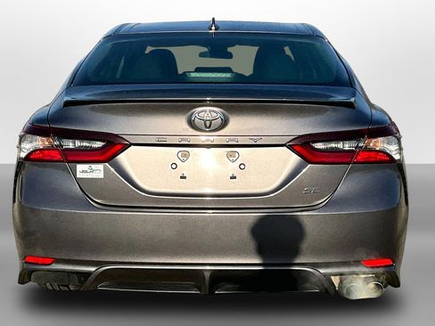 Used 2024 Toyota Camry SE image 4