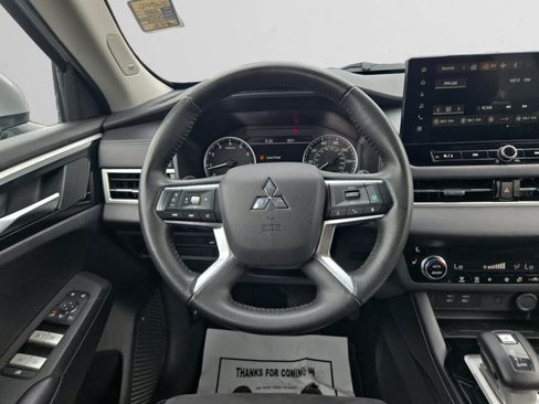 Used 2025 Mitsubishi Outlander SE AWD/4WD image 12