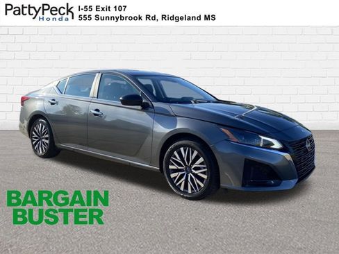 Used 2025 Nissan Altima 2.5 SV FWD image 1