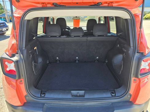 Used 2019 Jeep Renegade Sport w/ Sport Appearance Group AWD/4WD image 18