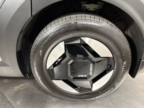 Certified 2024 Kia EV9 Wind AWD/4WD image 32