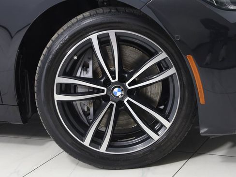 Used 2022 BMW 750i xDrive w/ M Sport Package image 19