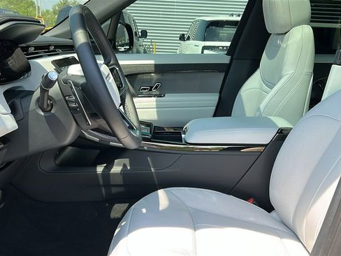 Certified 2025 Land Rover Range Rover Sport SE AWD/4WD image 10