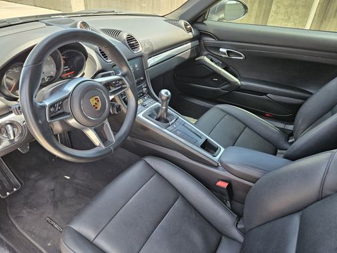 Used 2022 Porsche 718 Cayman S RWD image 4