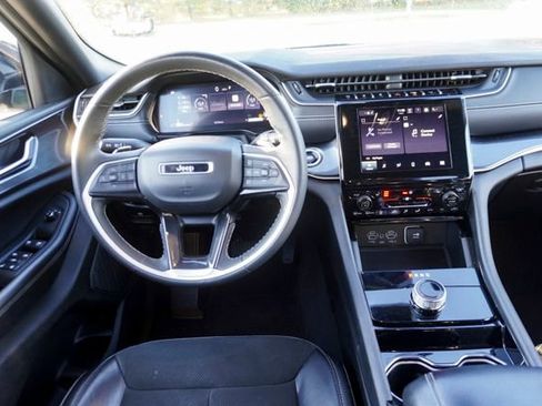 Used 2023 Jeep Grand Cherokee Altitude image 9