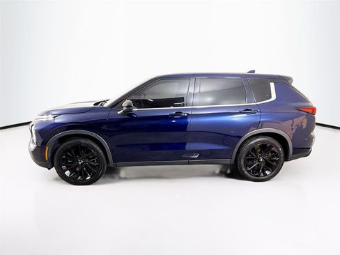 Used 2022 Mitsubishi Outlander SE image 4