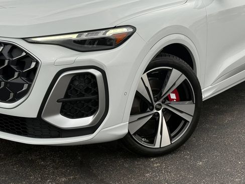New 2026 Audi SQ5 Prestige AWD/4WD image 4