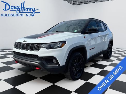 Used 2024 Jeep Compass Trailhawk AWD/4WD image 1