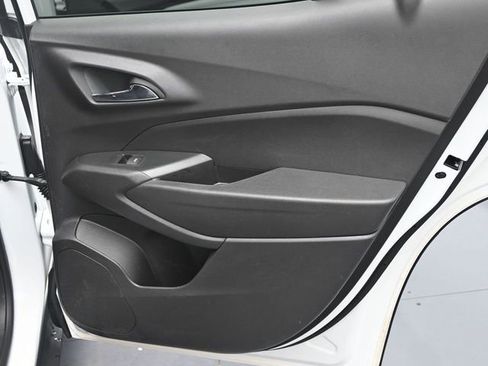 Used 2025 Chevrolet Trax LT image 30