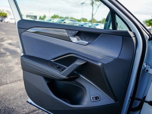 New 2025 Volkswagen Tiguan SE image 20