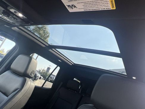 Used 2022 Chevrolet Tahoe LT w/ LT Signature Plus Package image 18