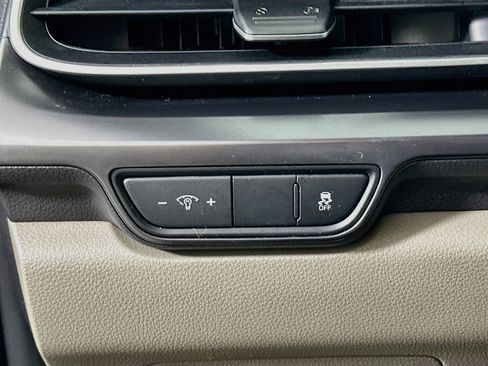 Used 2025 Kia Carnival FWD image 16
