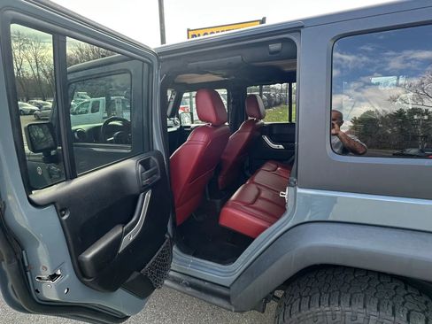 Used 2013 Jeep Wrangler Unlimited Rubicon image 22