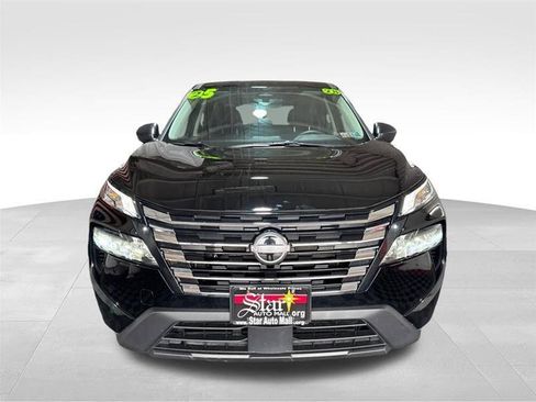 Used 2025 Nissan Rogue S AWD/4WD image 2