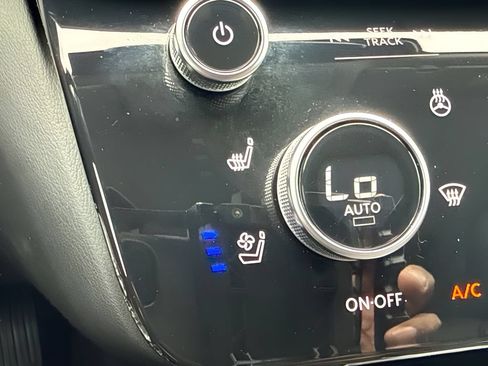 Used 2023 INFINITI QX60 Luxe w/ Vision Package FWD image 24