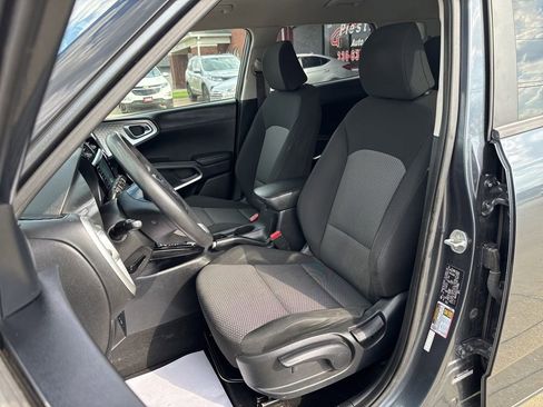 Used 2020 Kia Soul LX image 2