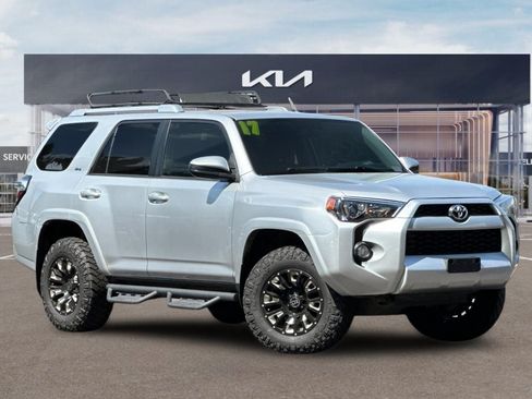 Used 2017 Toyota 4Runner SR5 AWD/4WD image 2