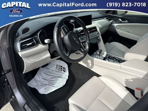 Used 2025 Genesis G70 2.5T image 18