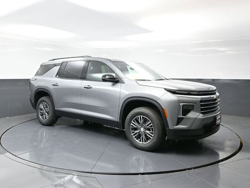 New 2026 Chevrolet Traverse LT w/ Driver Confidence Package image 3