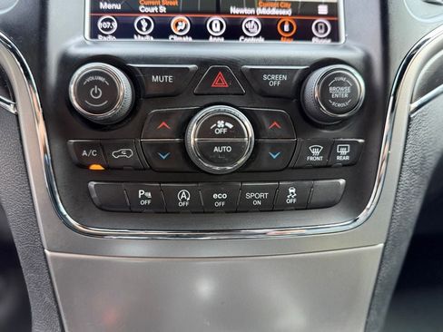 Used 2018 Jeep Grand Cherokee Limited AWD/4WD image 26