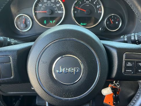 Used 2016 Jeep Wrangler Unlimited Sahara image 12