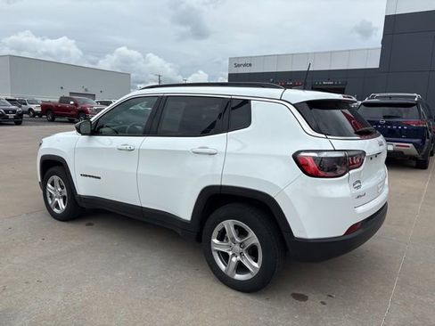 Used 2023 Jeep Compass Latitude w/ Sun and Sound Group AWD/4WD image 4