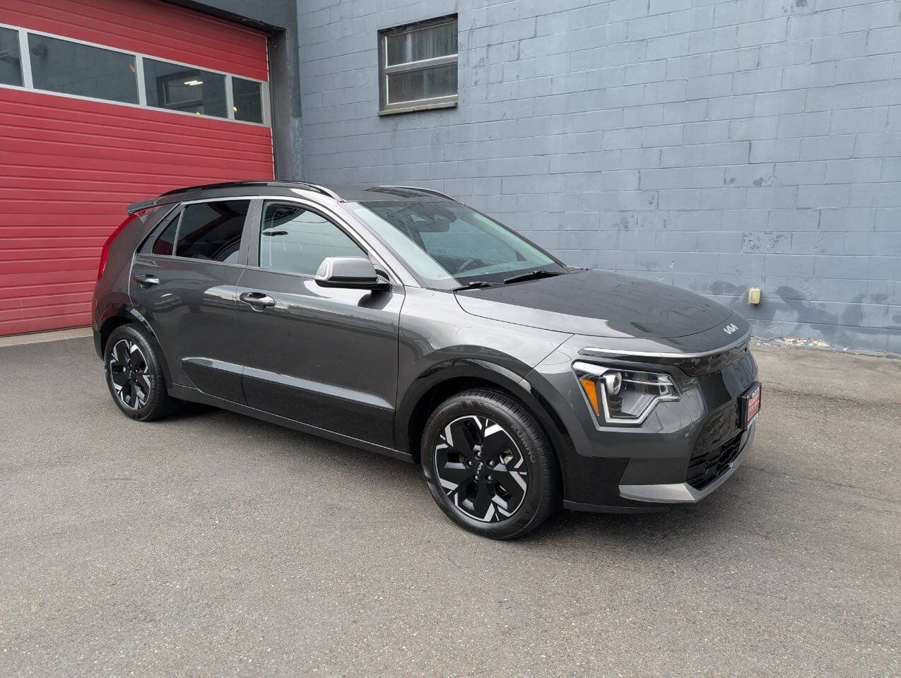Used 2023 Kia Niro Wind w/ Wind Preserve Package FWD image 1