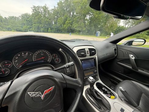 Used 2005 Chevrolet Corvette Convertible w/ Preferred Equipment Group RWD image 13