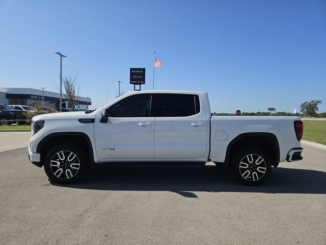 Used 2024 GMC Sierra 1500 AT4 w/ Technology Package AWD/4WD image 4