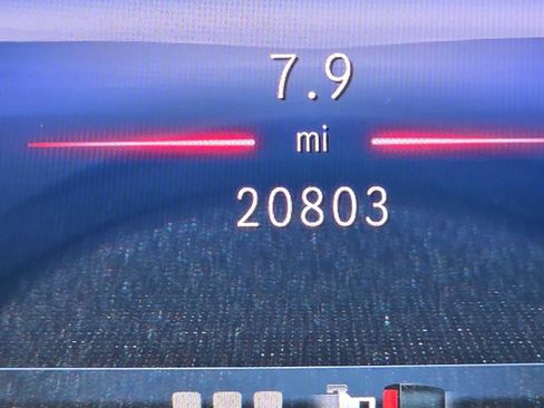 Used 2024 Mercedes-Benz EQB 250+ image 25