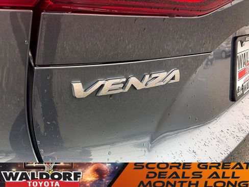 Used 2023 Toyota Venza LE image 10