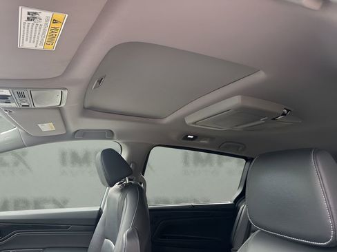 Used 2023 Honda Odyssey Touring image 11